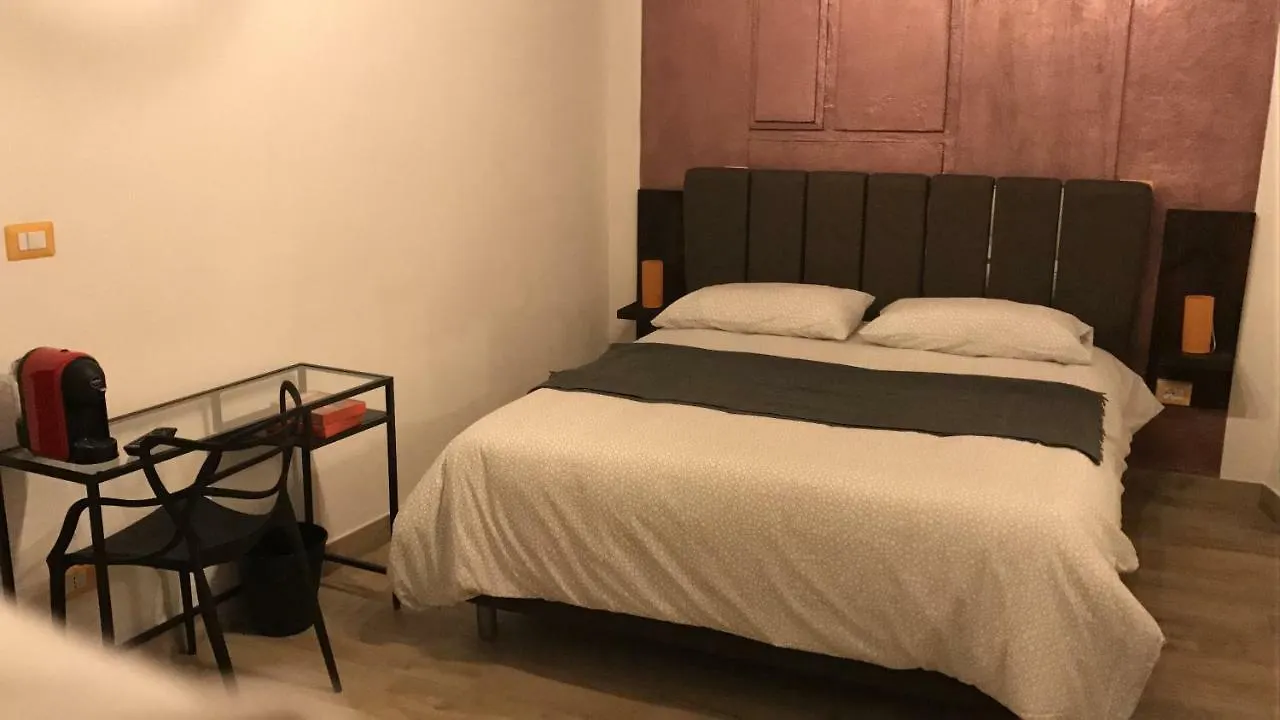نابولي Bhome Fashion Suite فندق مبيت وإفطار